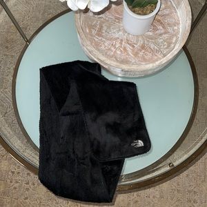 The North Face black scarf! Gently worn, excellent condition! ✨